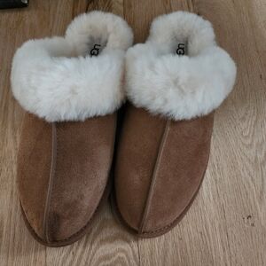 UGG Scuffette Slippers Size 9 Like New